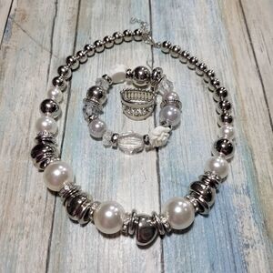 Necklace, Bracelet & Ring Set.